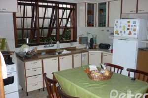 Casa à venda com 300m², 3 dormitórios, 1 suíte, 3 vagas, no bairro Vila Conceição em Porto Alegre