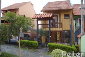 Casa à venda com 156m², 3 dormitórios, 1 suíte, 2 vagas, no bairro Espírito Santo em Porto Alegre