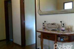 Casa à venda com 219m², 3 dormitórios, 1 suíte, 3 vagas, no bairro Tristeza em Porto Alegre