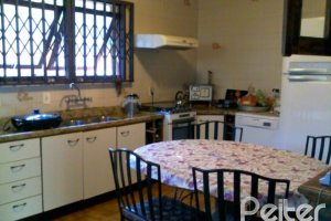 Casa à venda com 219m², 3 dormitórios, 1 suíte, 3 vagas, no bairro Tristeza em Porto Alegre