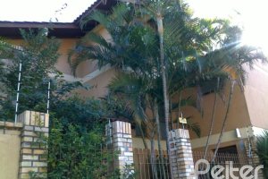 Casa à venda com 219m², 3 dormitórios, 1 suíte, 3 vagas, no bairro Tristeza em Porto Alegre