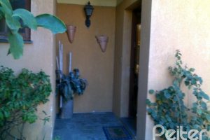 Casa à venda com 219m², 3 dormitórios, 1 suíte, 3 vagas, no bairro Tristeza em Porto Alegre