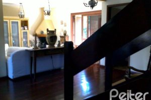 Casa à venda com 219m², 3 dormitórios, 1 suíte, 3 vagas, no bairro Tristeza em Porto Alegre