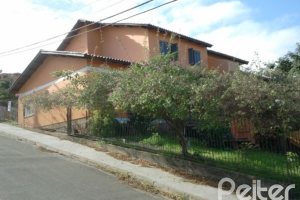 Casa à venda com 220m², 5 dormitórios, 1 suíte, 1 vaga, no bairro Vila Nova em Porto Alegre