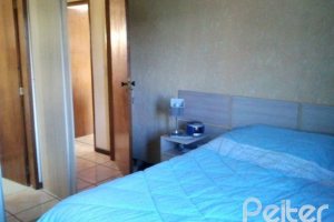 Casa à venda com 220m², 5 dormitórios, 1 suíte, 1 vaga, no bairro Vila Nova em Porto Alegre