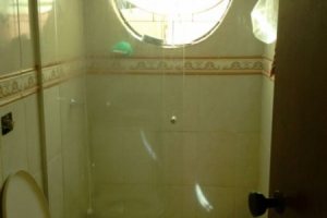 Casa à venda com 220m², 5 dormitórios, 1 suíte, 1 vaga, no bairro Vila Nova em Porto Alegre